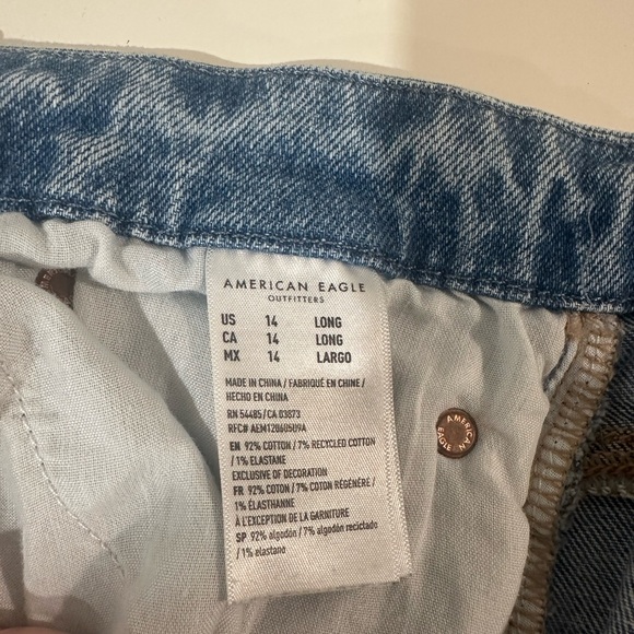 American Eagle Stretch Ripped Curvy 90’s Straight Jean -Size 14 LONG - Picture 4 of 5